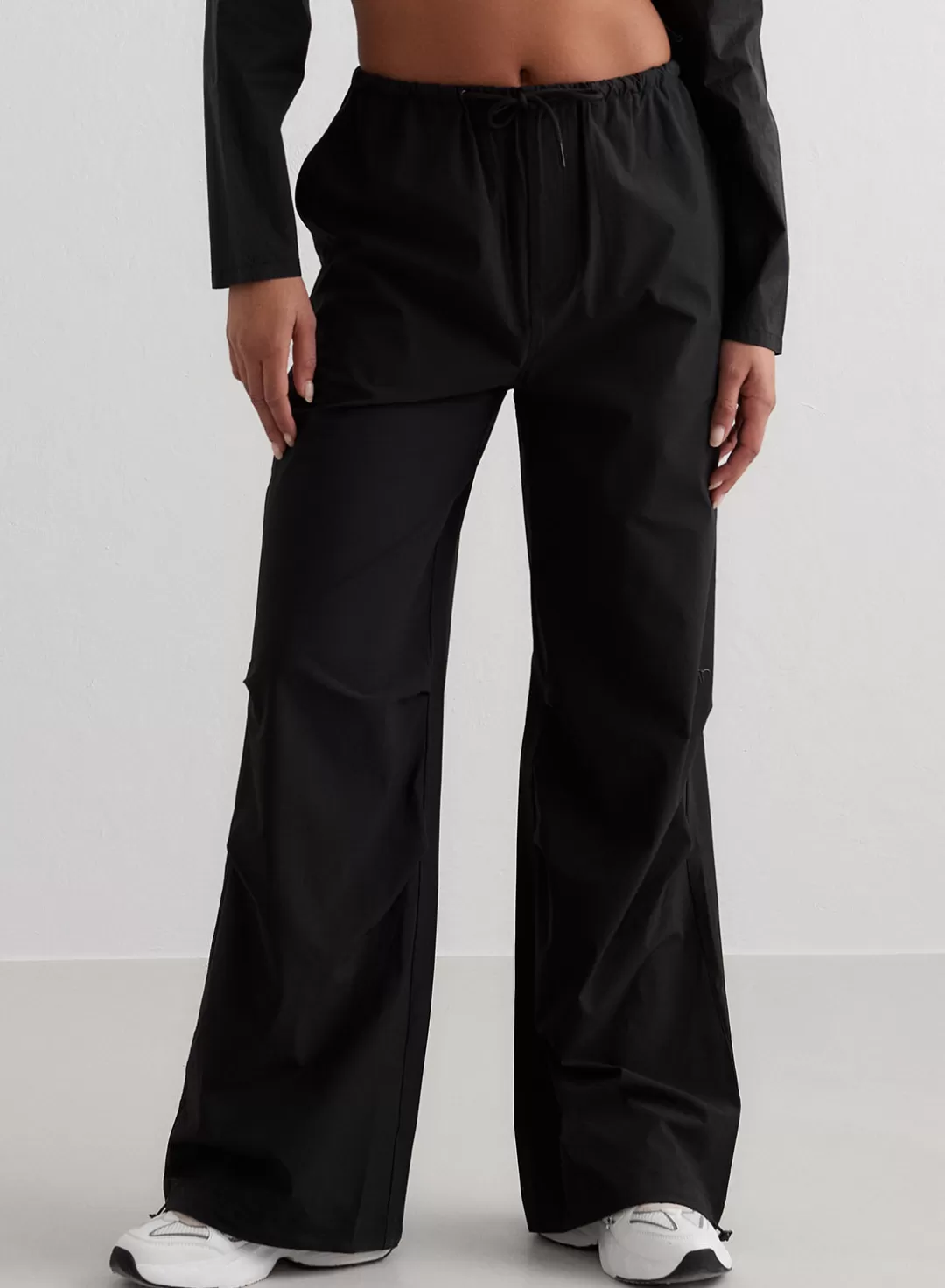 AIM’N Windbreaker Plain Parachute Pants Black Hot