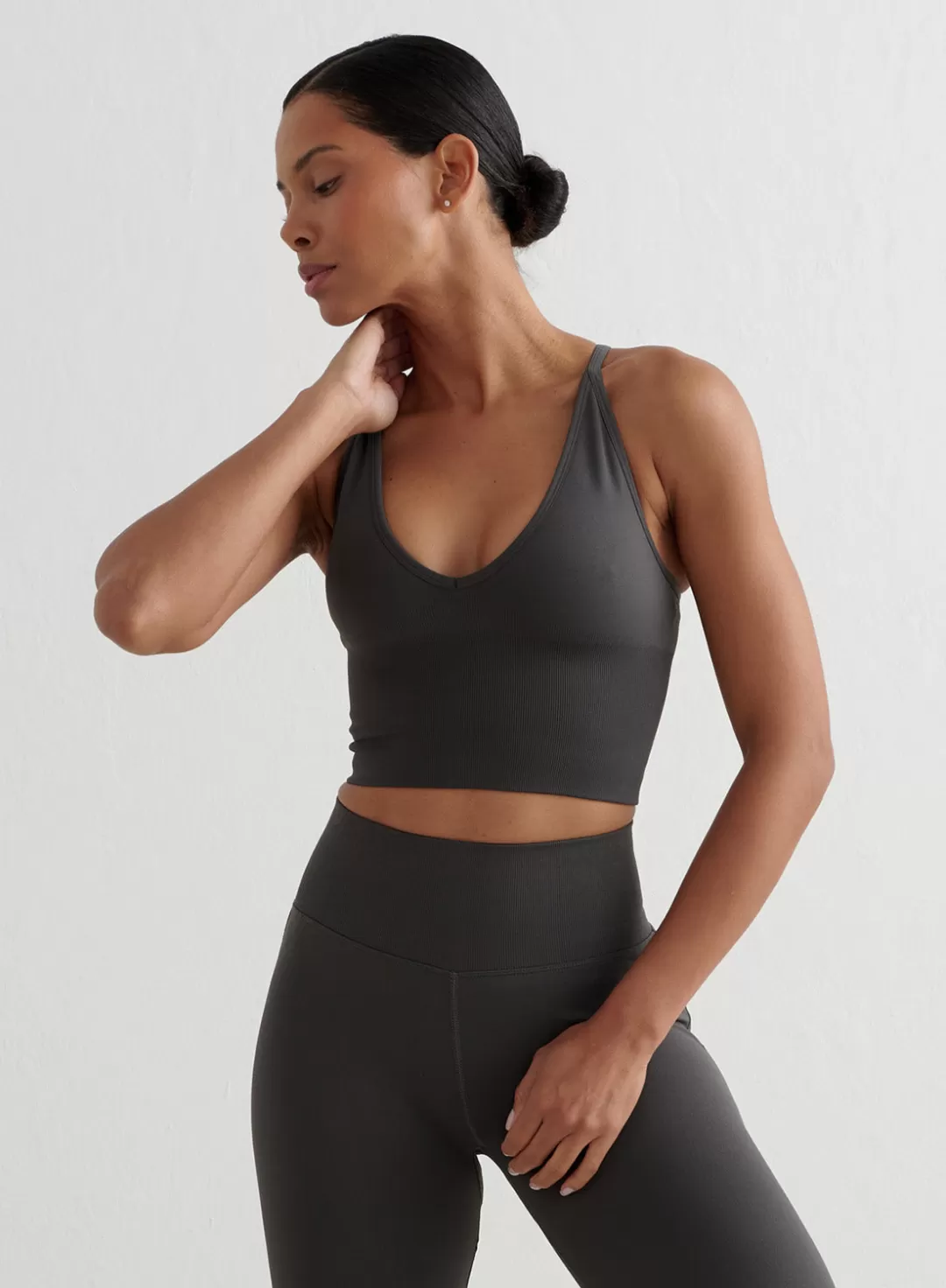 AIM’N Shape Seamless Cross Back Bralette Shadow grey Best